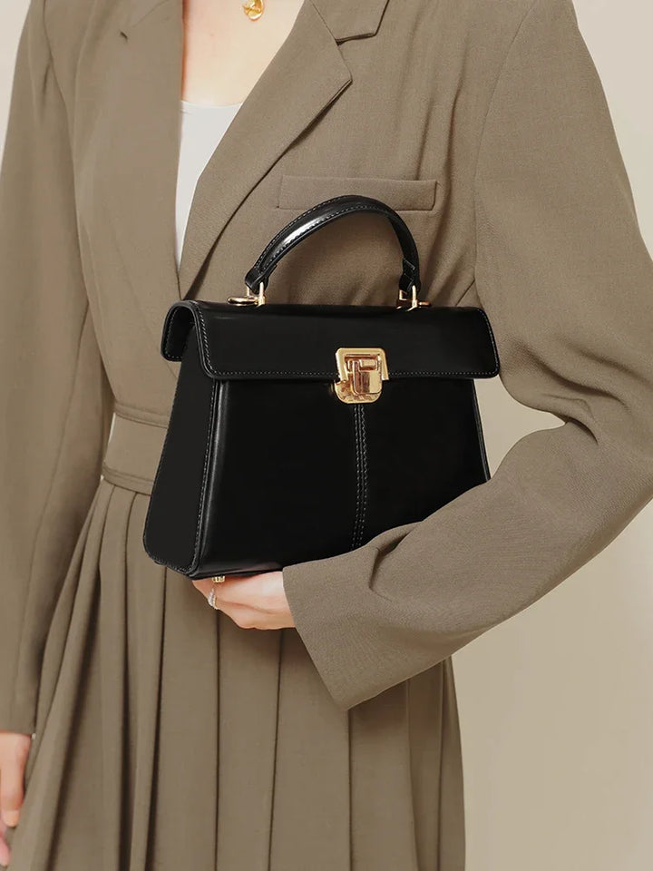 Petit sac bandoulière noir, style chic et intemporel pour femme moderne