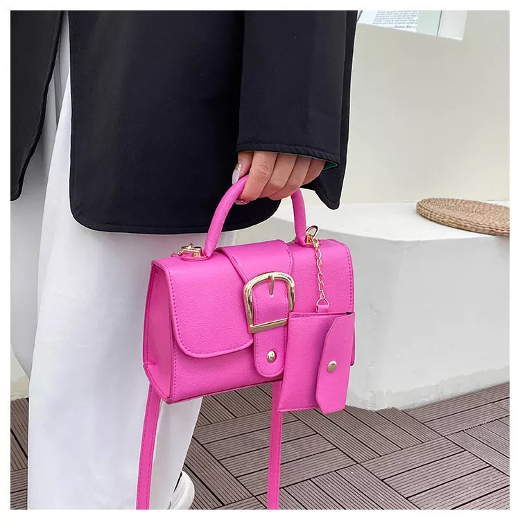 Petit sac à main femme raffiné en similicuir, touche d'élégance à toute tenue.