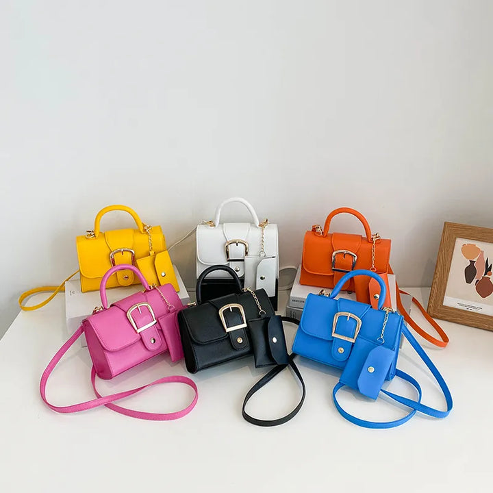 Petit sac à main femme avec bandoulière réglable, pratique et tendance.