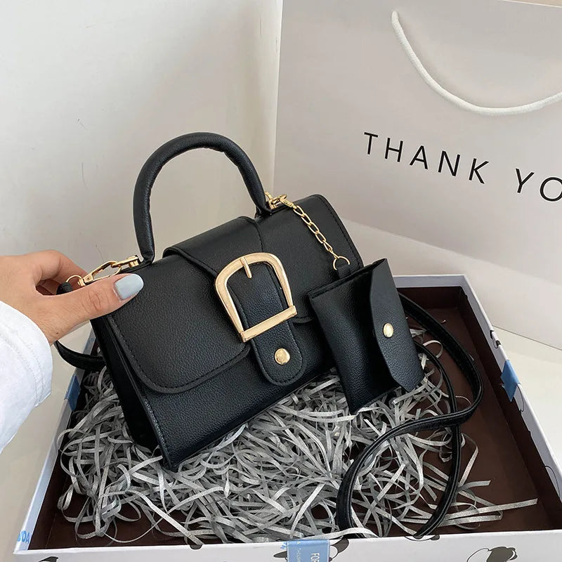Sac à main chic en similicuir beige pour femme, un accessoire mode essentiel.