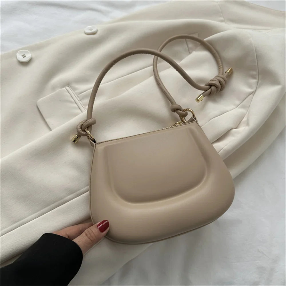 Sac d'été coloré et moderne pour femme, petit et élégant, en similicuir durable avec bandoulière.