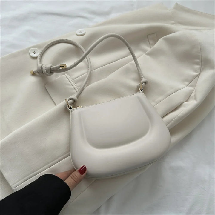 Sac à main tendance d'été, petit format compact et coloré, accessoire mode essentiel pour femme.