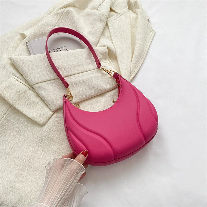 Petit sac à main demi-lune rose en similicuir pour femme, accessoire chic et tendance de soirée