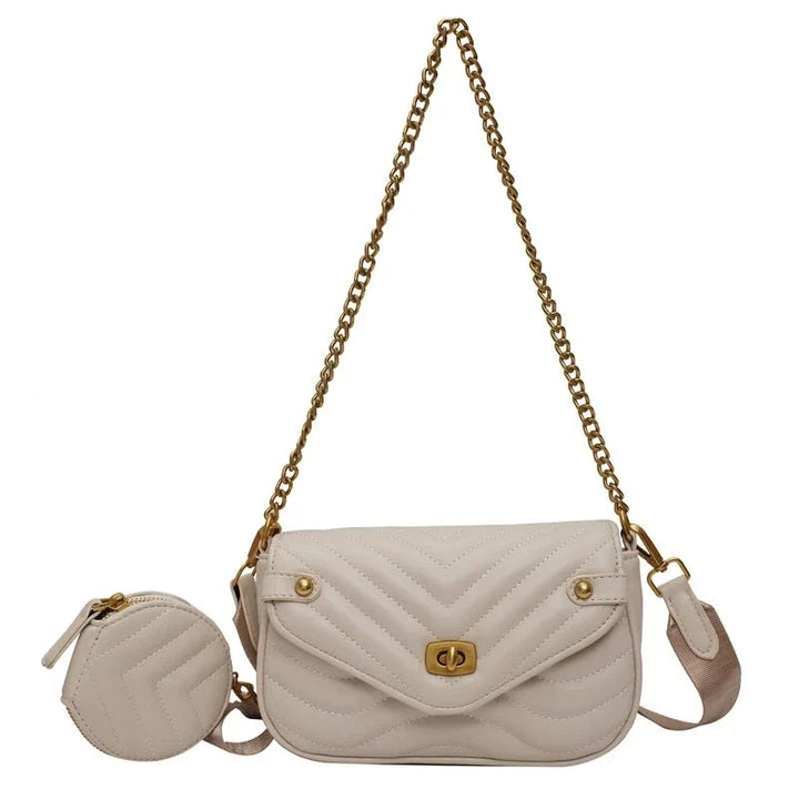 Accessoire femme : sac à main petit format en cuir PU matelassé, chaîne métal, idéal pour soirées.
