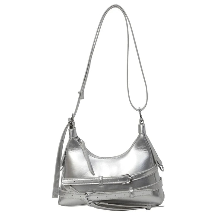Sac femme tendance, petit format en similicuir noir, style rock chic moderne, accessoire élégant.