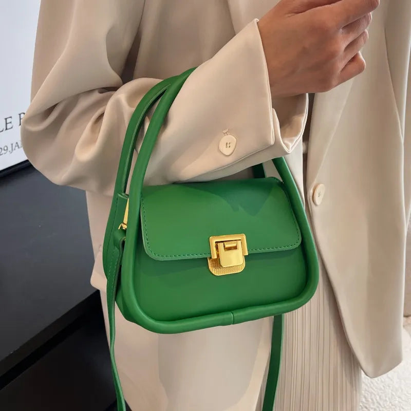 Petit sac à main femme vert élégant, compact, avec bandoulière, idéal pour une soirée chic