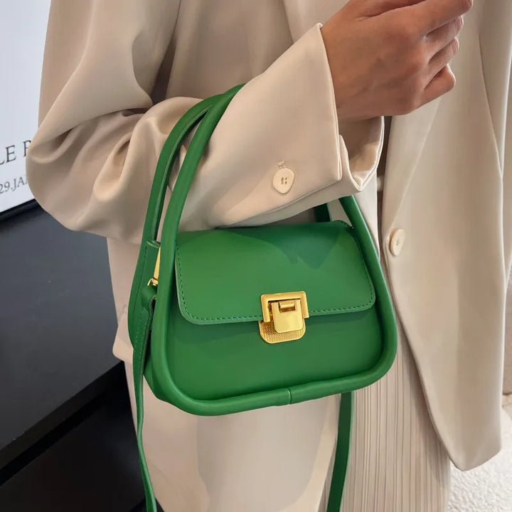 Petit sac à main femme vert élégant, compact, avec bandoulière, idéal pour une soirée chic