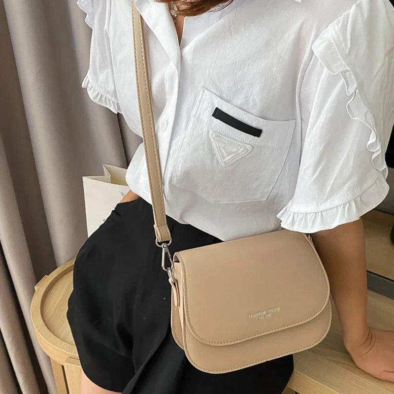 Petit sac à main sophistiqué en similicuir, parfait pour ado et sac fille mode, accessoire jeune.