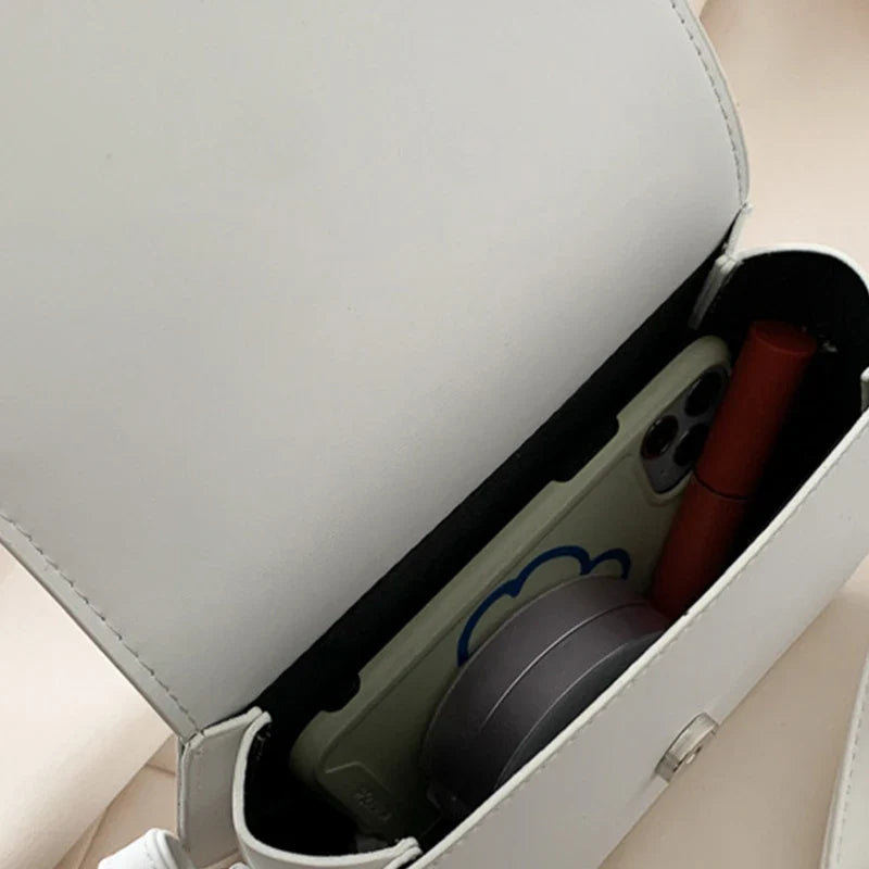 Sac à main en similicuir, élégant et compact pour adolescente. Parfait pour mode ado et un style jeune.