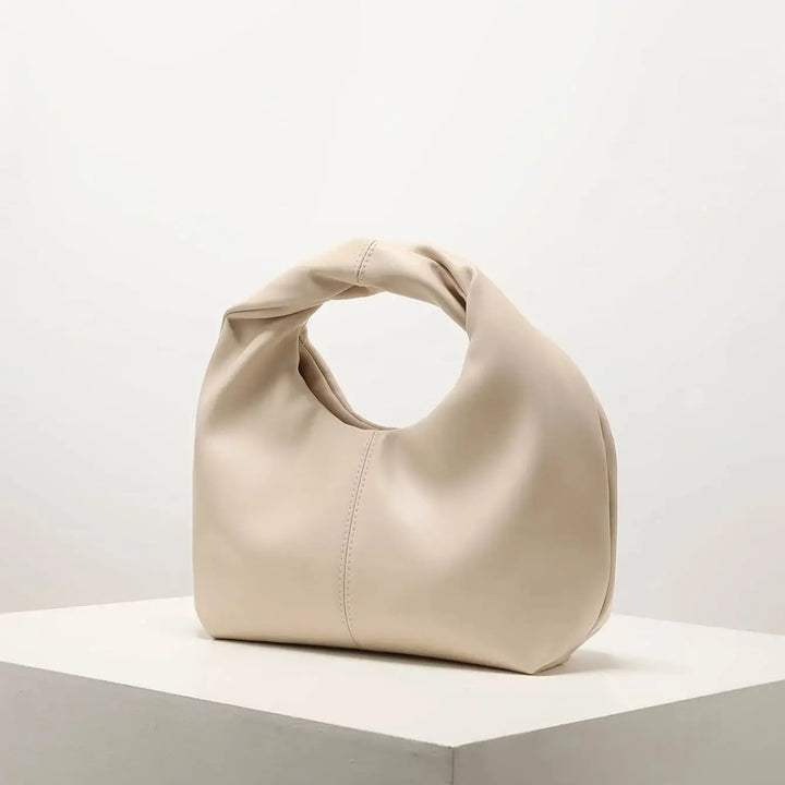 Sac à main femme tendance en cuir synthétique, petit et élégant, idéal comme accessoire mode chic.