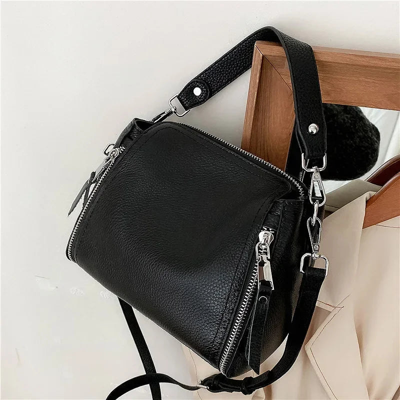 Sac bandoulière noir chic pour femmes, accessoire de mode polyvalent en cuir PU, parfait pour toutes occasions.