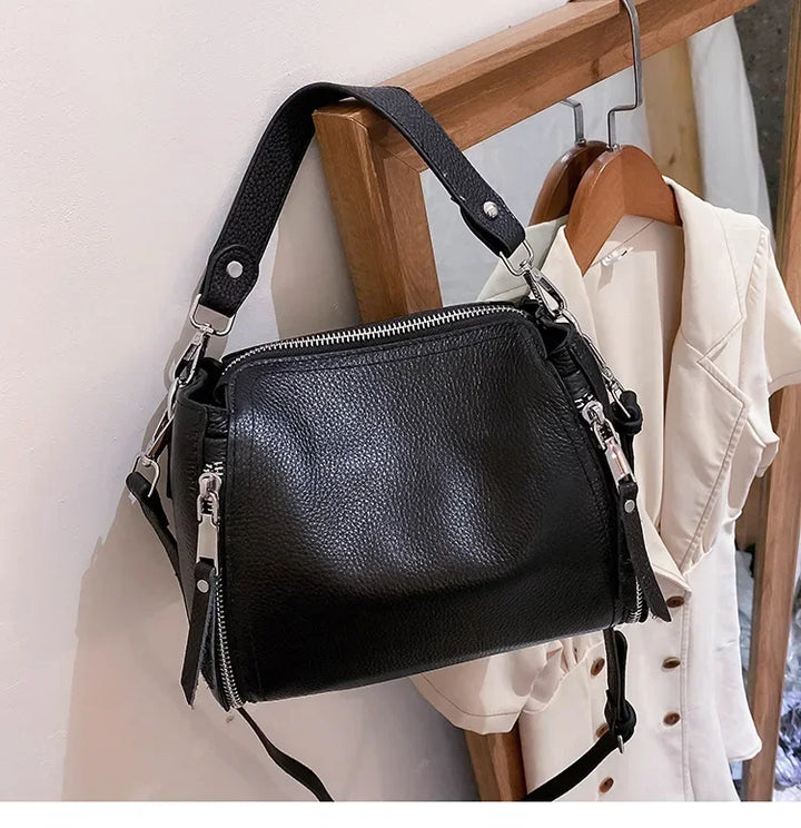 Petit sac à main noir en cuir PU de haute qualité pour femmes. Parfait pour le quotidien, alliant élégance et praticité.