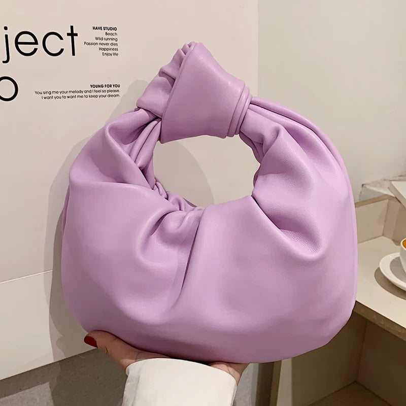 Sac porté main rond pour femme, en cuir synthétique élégant, compact, un accessoire chic pour les soirées.