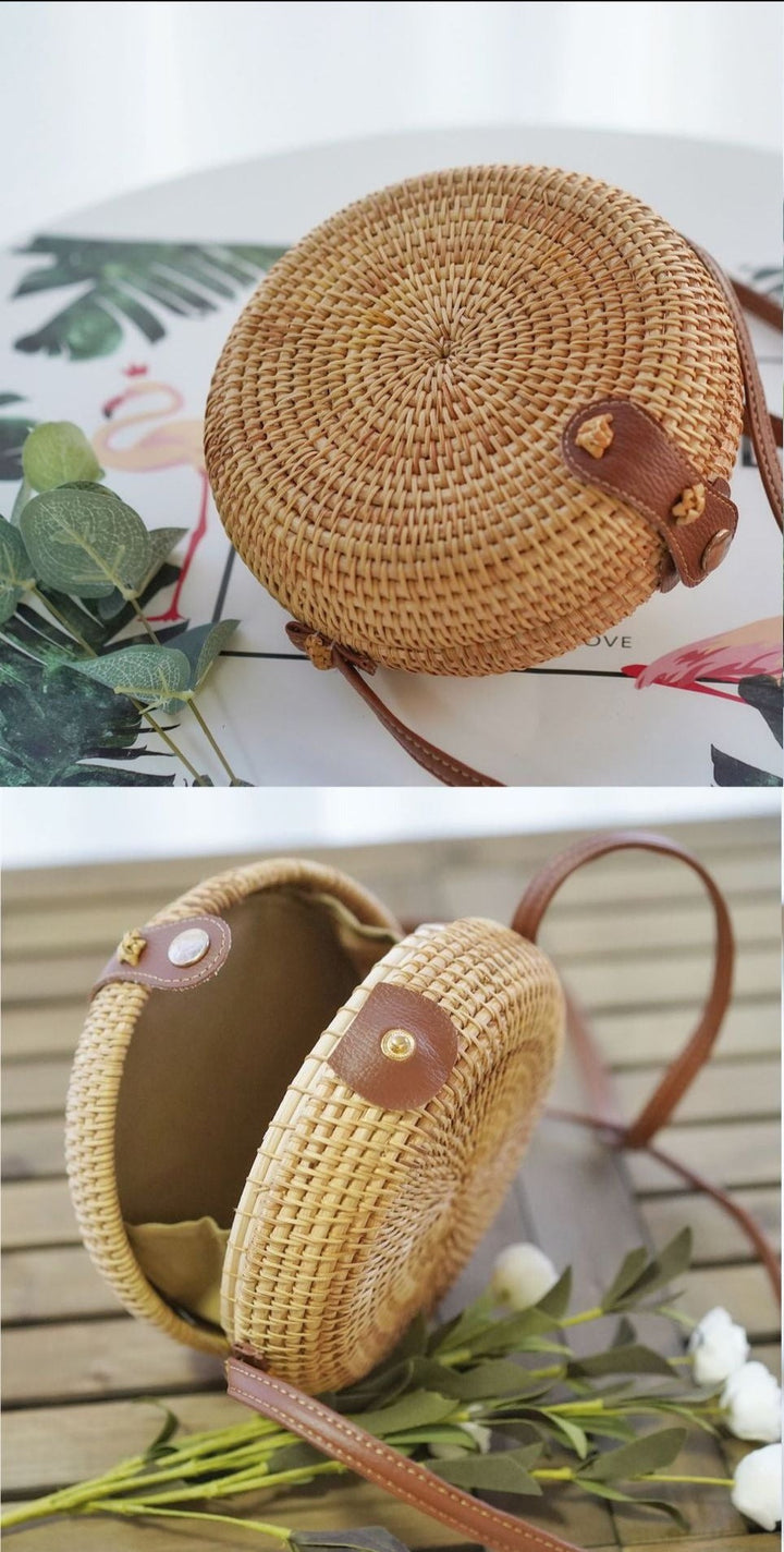 Sac rond en paille naturelle pour femme, accessoire chic bohème parfait pour l'été et les vacances.
