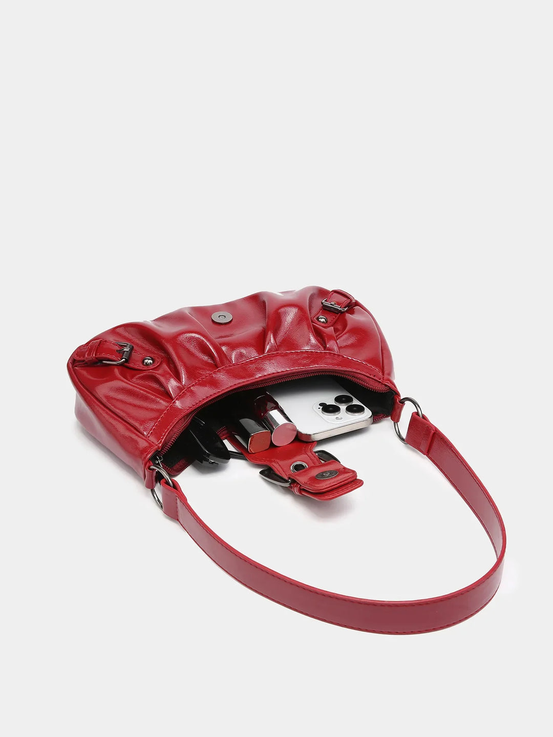 Mini sac à main rouge vif pour femme tendance. Accessoire élégant et audacieux en cuir PU pour soirées chics.