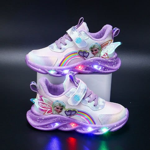 Texture des baskets lumineuses roses pour filles, imprimé princesse, respirantes et confortables.