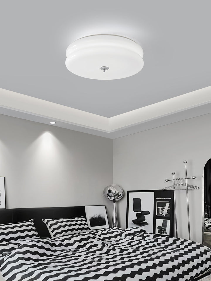 "Plafonnier Art Déco Vintage élégant avec design géométrique, en fer et verre, pour un éclairage chic et luxueux."
