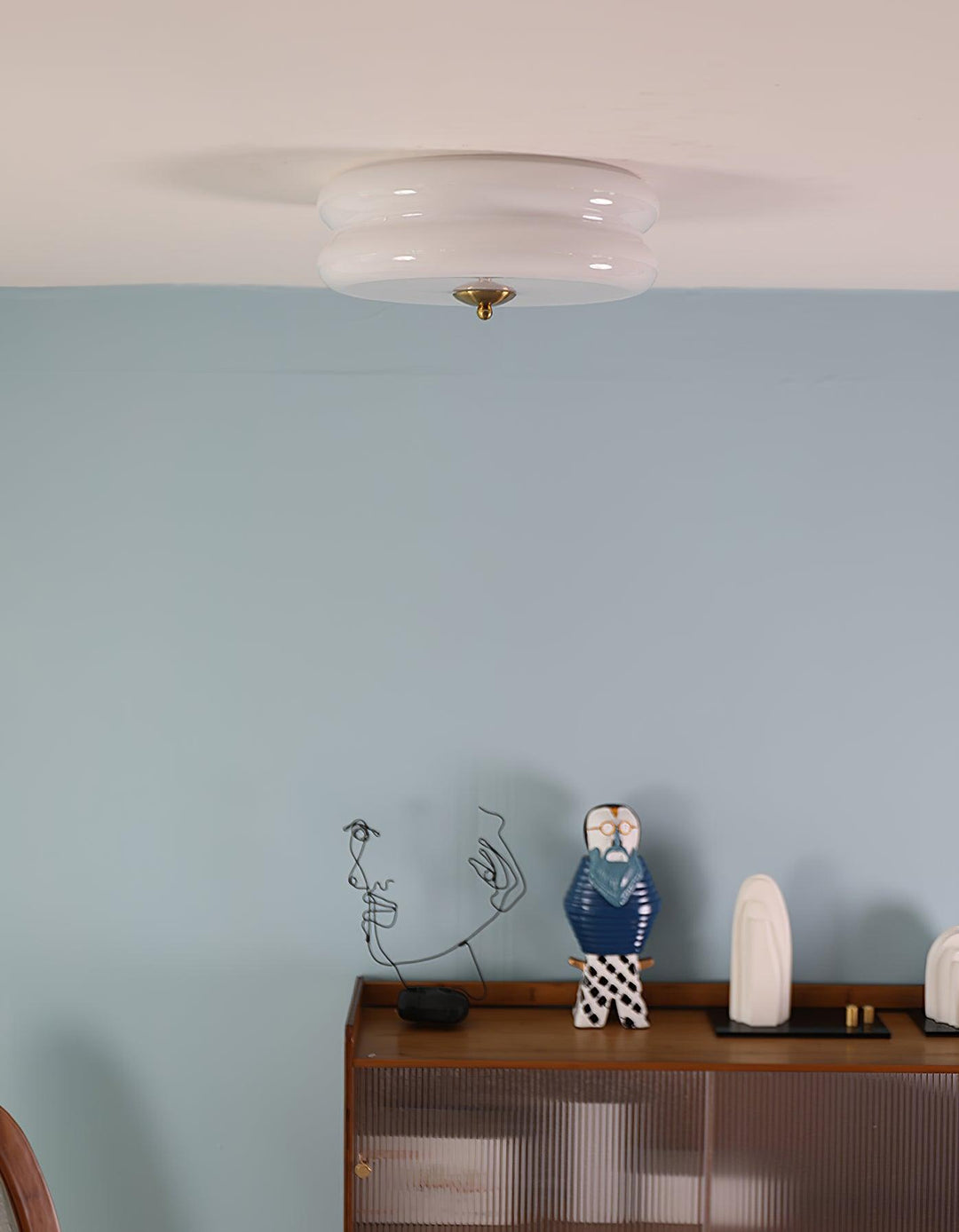 "Plafonnier Art Déco Vintage élégant avec design géométrique, en fer et verre, pour un éclairage chic et luxueux."