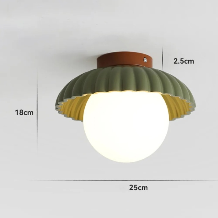 Plafonnier élégant fer et verre.  Éclairage intérieur, design moderne, ambiance chaleureuse.