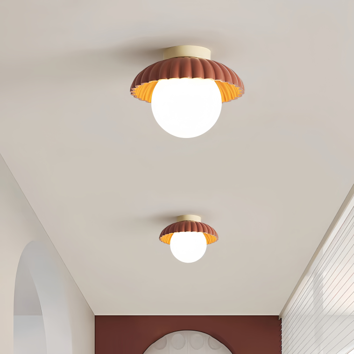 Plafonnier élégant fer et verre.  Éclairage intérieur, design moderne, ambiance chaleureuse.