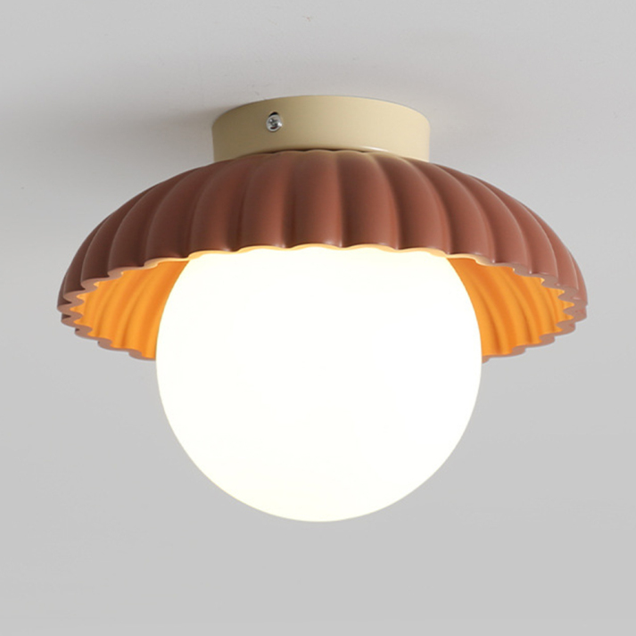 Plafonnier élégant fer et verre.  Éclairage intérieur, design moderne, ambiance chaleureuse.