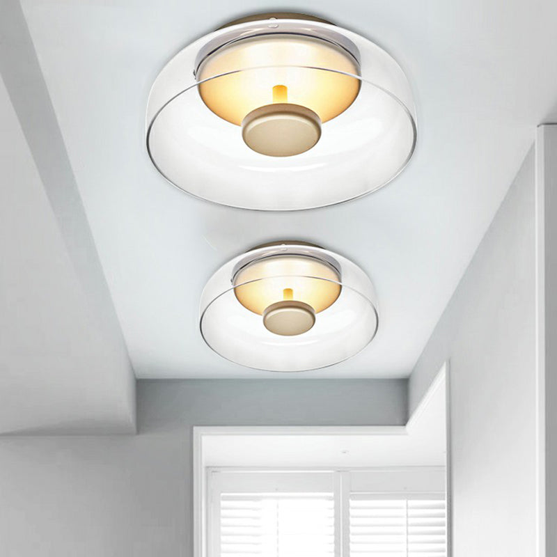 Plafonnier LED moderne, éclairage entrée. Design élégant en verre, lumière chaleureuse.