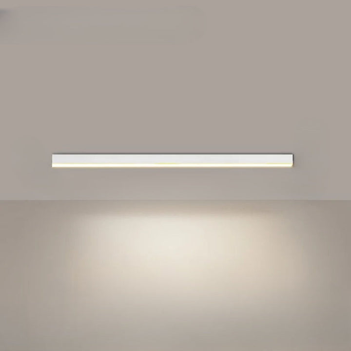 Plafonnier LED moderne, éclairage intérieur. Design épuré, installation facile.  Plusieurs tailles disponibles.