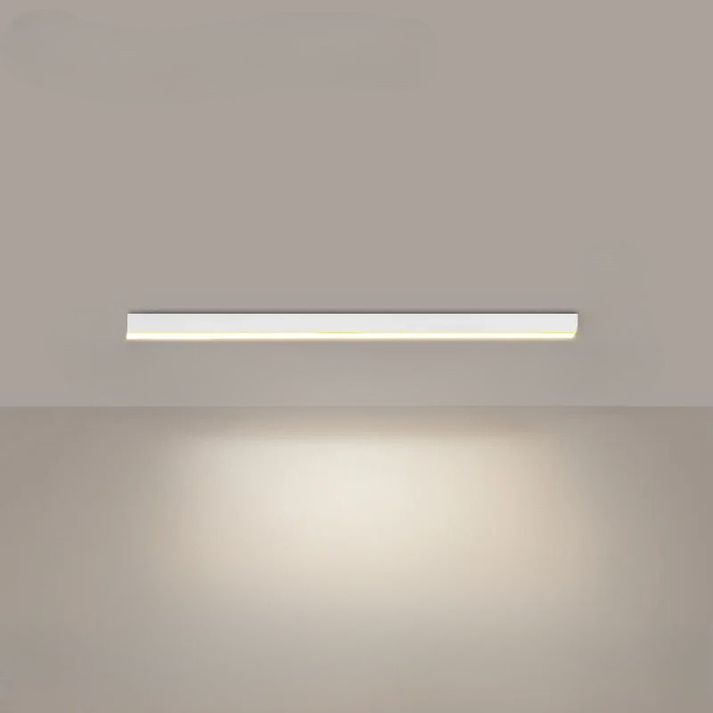 Plafonnier LED moderne, éclairage intérieur. Design épuré, installation facile.  Plusieurs tailles disponibles.