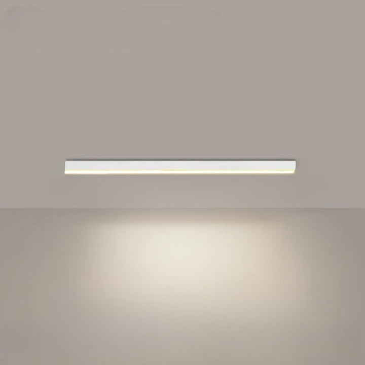 Plafonnier LED moderne, éclairage intérieur. Design épuré, installation facile.  Plusieurs tailles disponibles.