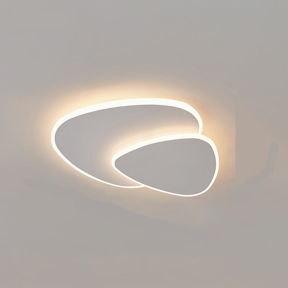 Plafonnier LED moderne élégant.  Éclairage intérieur doux et homogène pour salon, chambre ou bureau.