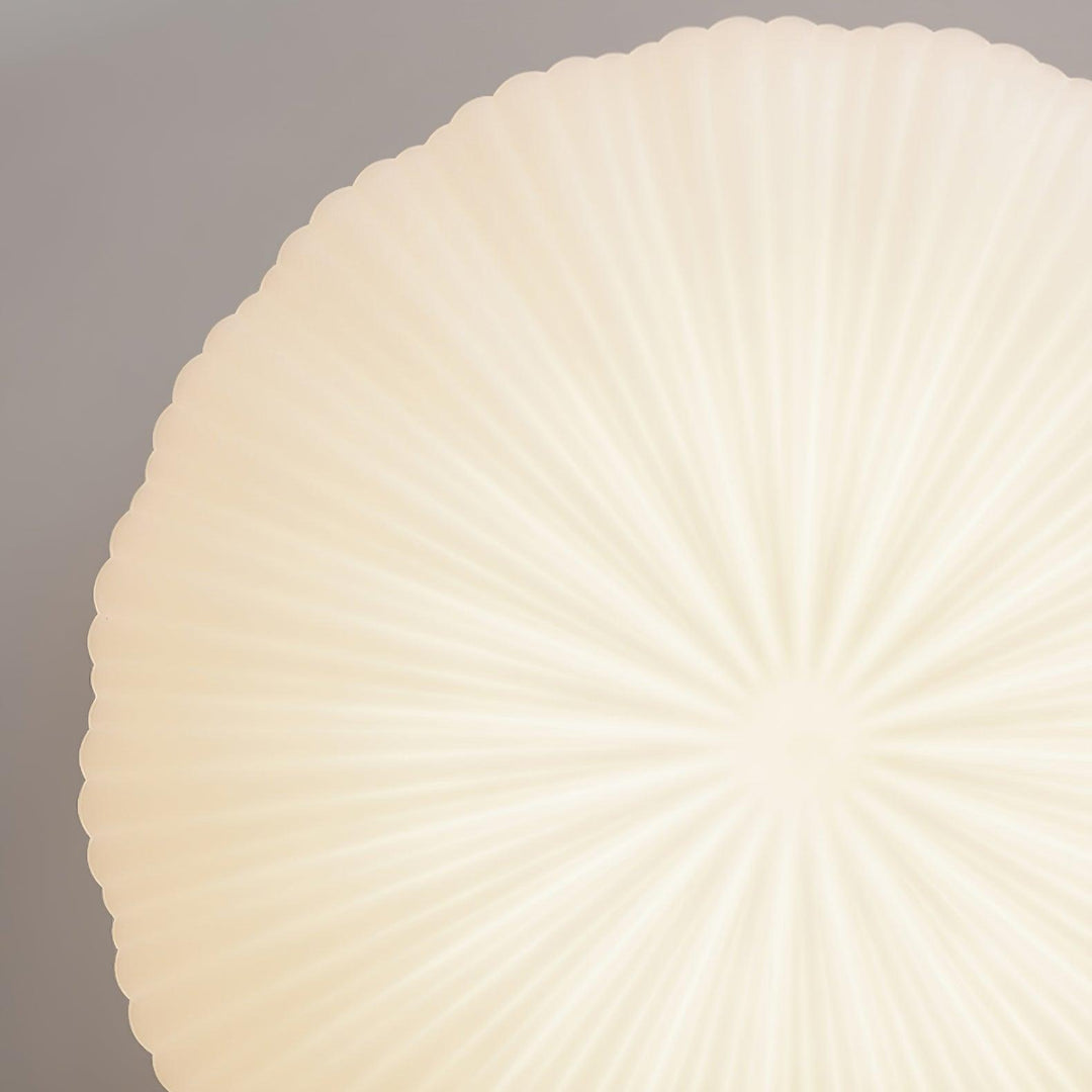 Plafonnier LED moderne, lumière ajustable, télécommande. Design élégant en métal et acrylique.