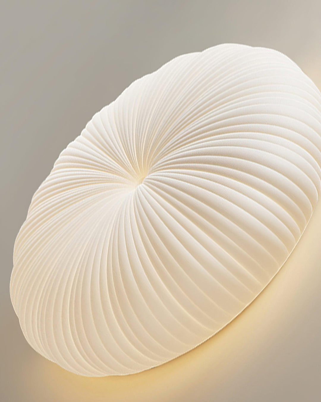 Plafonnier LED moderne, lumière ajustable, télécommande. Design élégant en métal et acrylique.