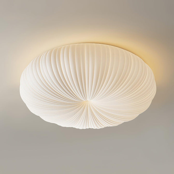 Plafonnier LED moderne, lumière ajustable, télécommande. Design élégant en métal et acrylique.