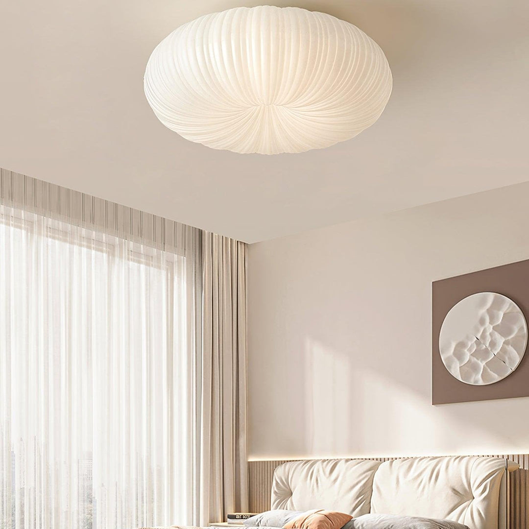 Plafonnier LED moderne, lumière ajustable, télécommande. Design élégant en métal et acrylique.