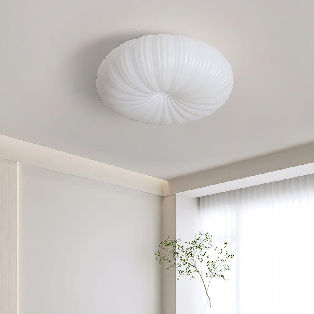 Plafonnier LED moderne, lumière ajustable, télécommande. Design élégant en métal et acrylique.