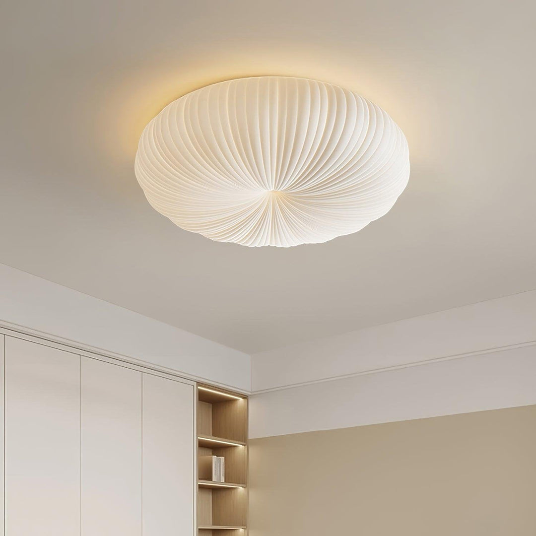 Plafonnier LED moderne, lumière ajustable, télécommande. Design élégant en métal et acrylique.