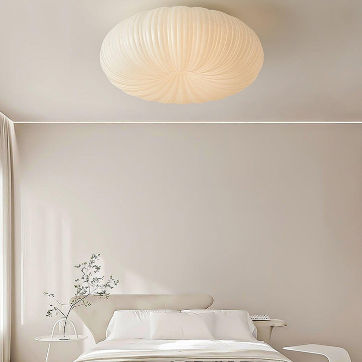 Plafonnier LED moderne, lumière ajustable, télécommande. Design élégant en métal et acrylique.