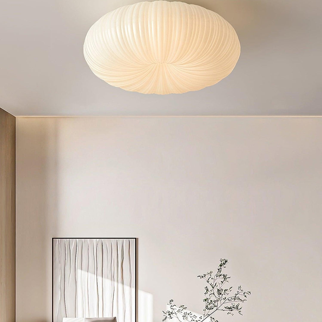 Plafonnier LED moderne, lumière ajustable, télécommande. Design élégant en métal et acrylique.