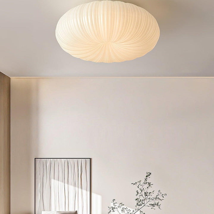 Plafonnier LED moderne, lumière ajustable, télécommande. Design élégant en métal et acrylique.