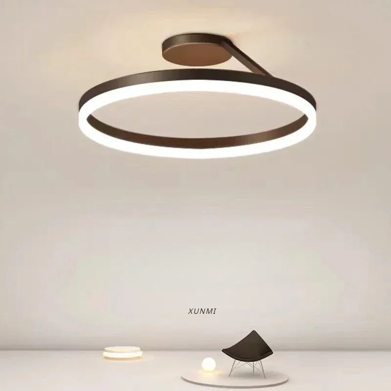 "Plafonnier LED scandinave rond, design minimaliste, lumière blanche chaude pour ambiance douce et relaxante."