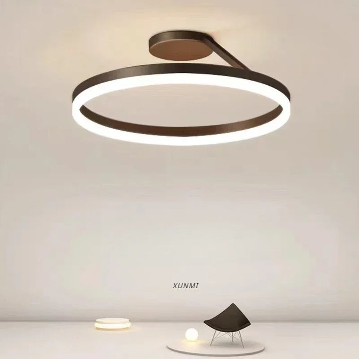 "Plafonnier LED scandinave rond, design minimaliste, lumière blanche chaude pour ambiance douce et relaxante."