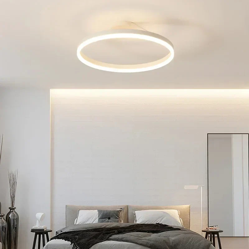 "Plafonnier LED scandinave rond, design minimaliste, lumière blanche chaude pour ambiance douce et relaxante."