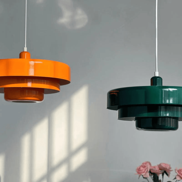 Plafonnier LED vintage, éclairage rétro chic. Design élégant, métal, lumière douce.  Idéal salon, salle à manger.