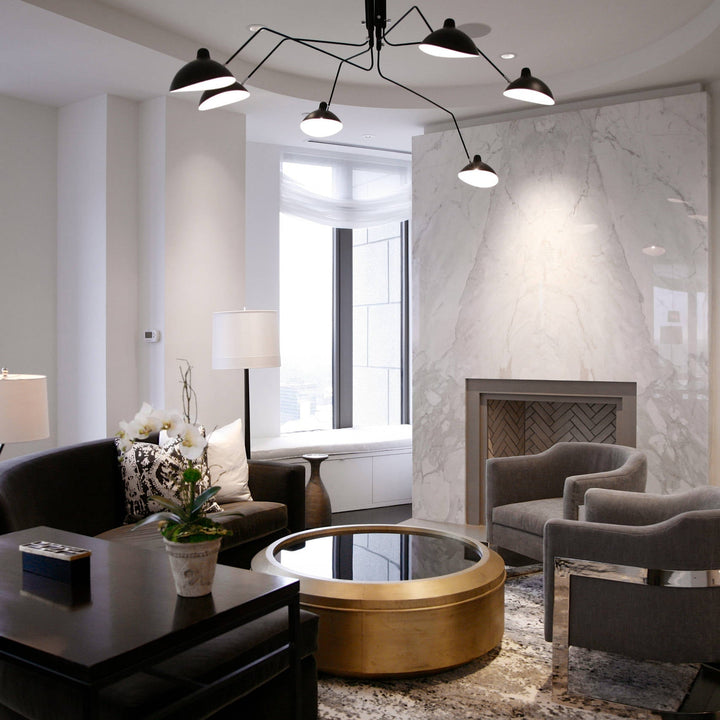 Plafonnier moderne à bras ajustable en métal noir, design élégant et épuré, pour éclairage directionnel contemporain.