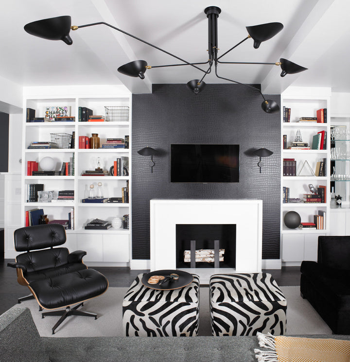 Plafonnier moderne à bras ajustable en métal noir, design élégant et épuré, pour éclairage directionnel contemporain.
