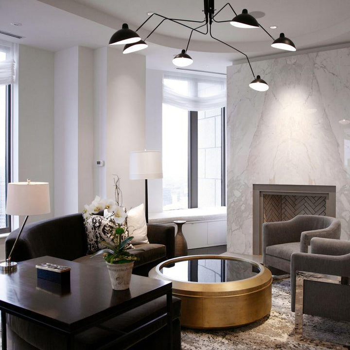 Plafonnier moderne à bras ajustable en métal noir, design élégant et épuré, pour éclairage directionnel contemporain.