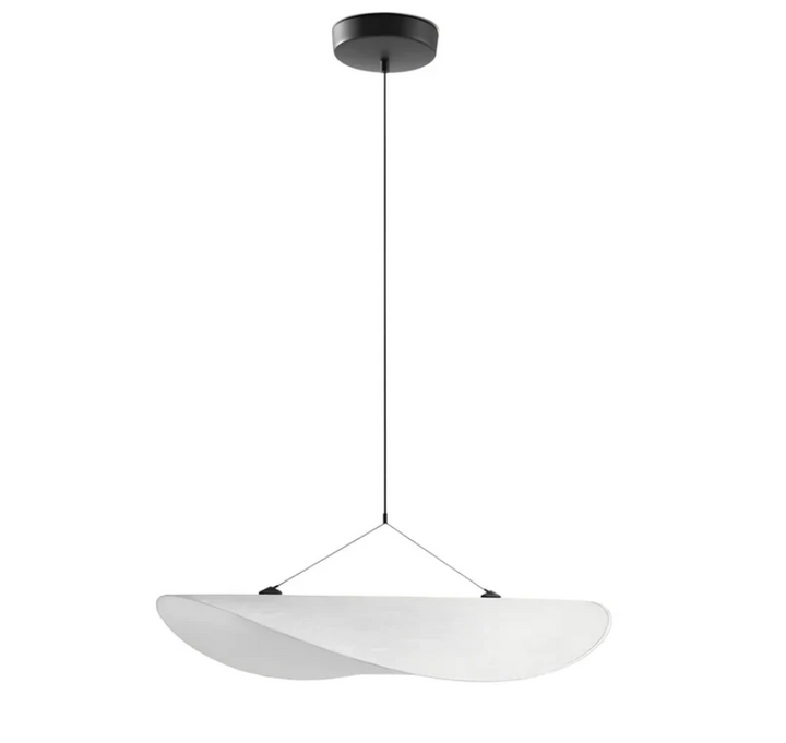 Plafonnier soie artisanal, design unique.  Éclairage doux et chaleureux.  Métal & soie.