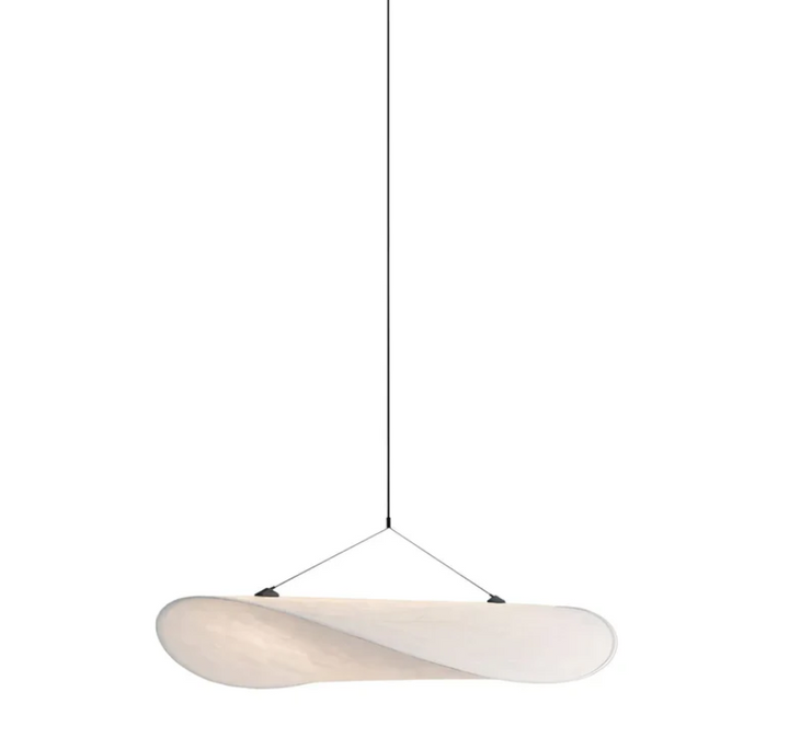 Plafonnier soie artisanal, design unique.  Éclairage doux et chaleureux.  Métal & soie.