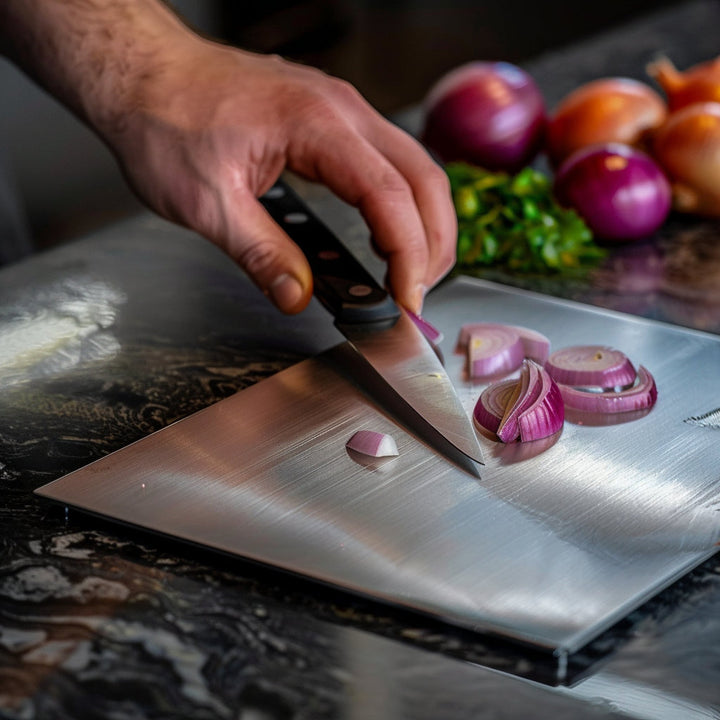 Planche à découper antibactérienne, hygiénique et durable.  Surface lisse, résistante aux taches et aux odeurs.