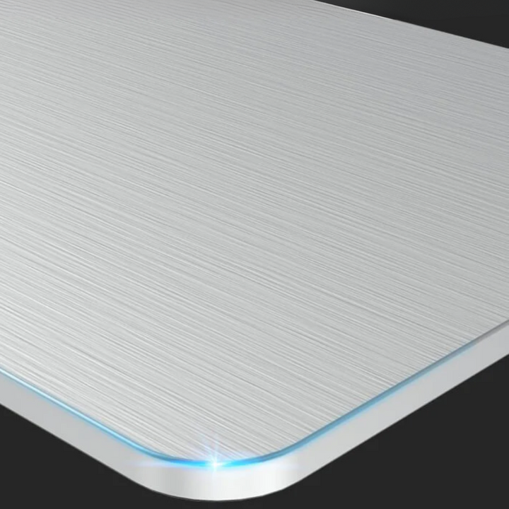 Planche à découper titane antibactérienne, durable et élégante.  Hygiène et résistance optimales.